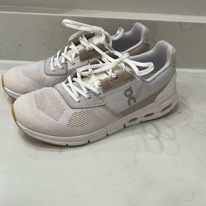 Women’s OnCloud tennis shoes